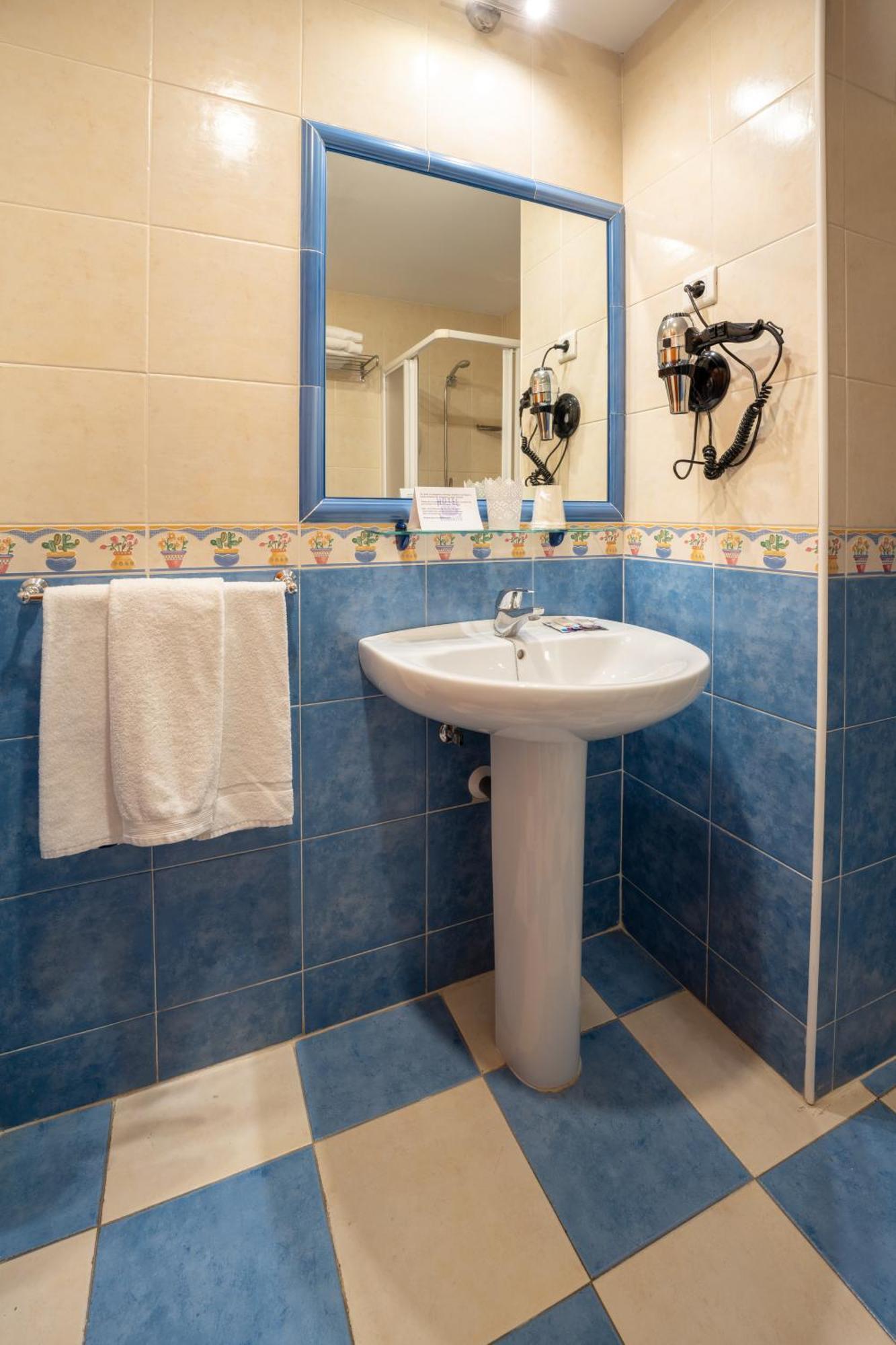 Hotel Romerito Málaga Kamer foto